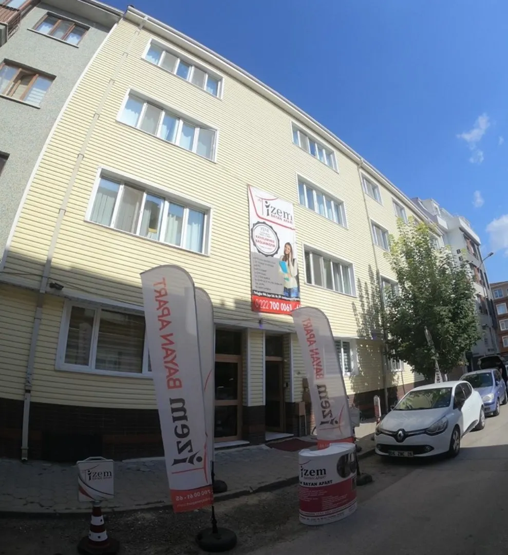 İzem Bayan Apart bina dışından görünüm